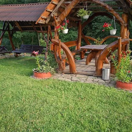 Zatishok Bilya Richky * Pilipets