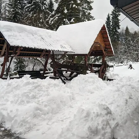 Zatishok Bilya Richky Lodge