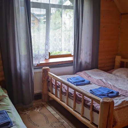 Zatishok Bilya Richky Пилипець