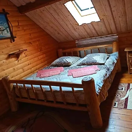 Дерев'яний котедж Zatishok Bilya Richky *