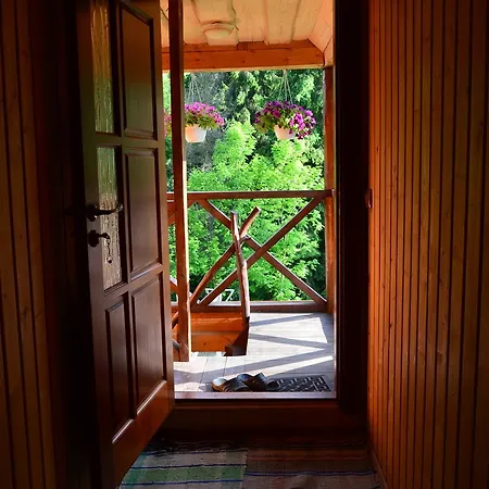 Zatishok Bilya Richky Lodge Pilipets