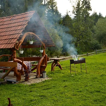 Zatishok Bilya Richky Пилипець