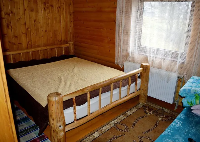 Orman Evi Zatishok Bilya Richky Pilipets