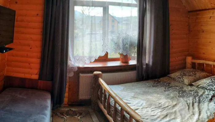 Orman Evi Zatishok Bilya Richky Pilipets
