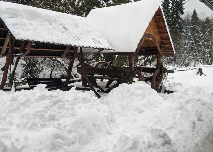 Zatishok Bilya Richky Lodge